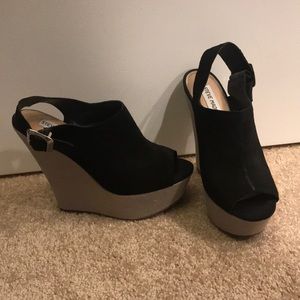Size 7 Steve Madden wedge sandal